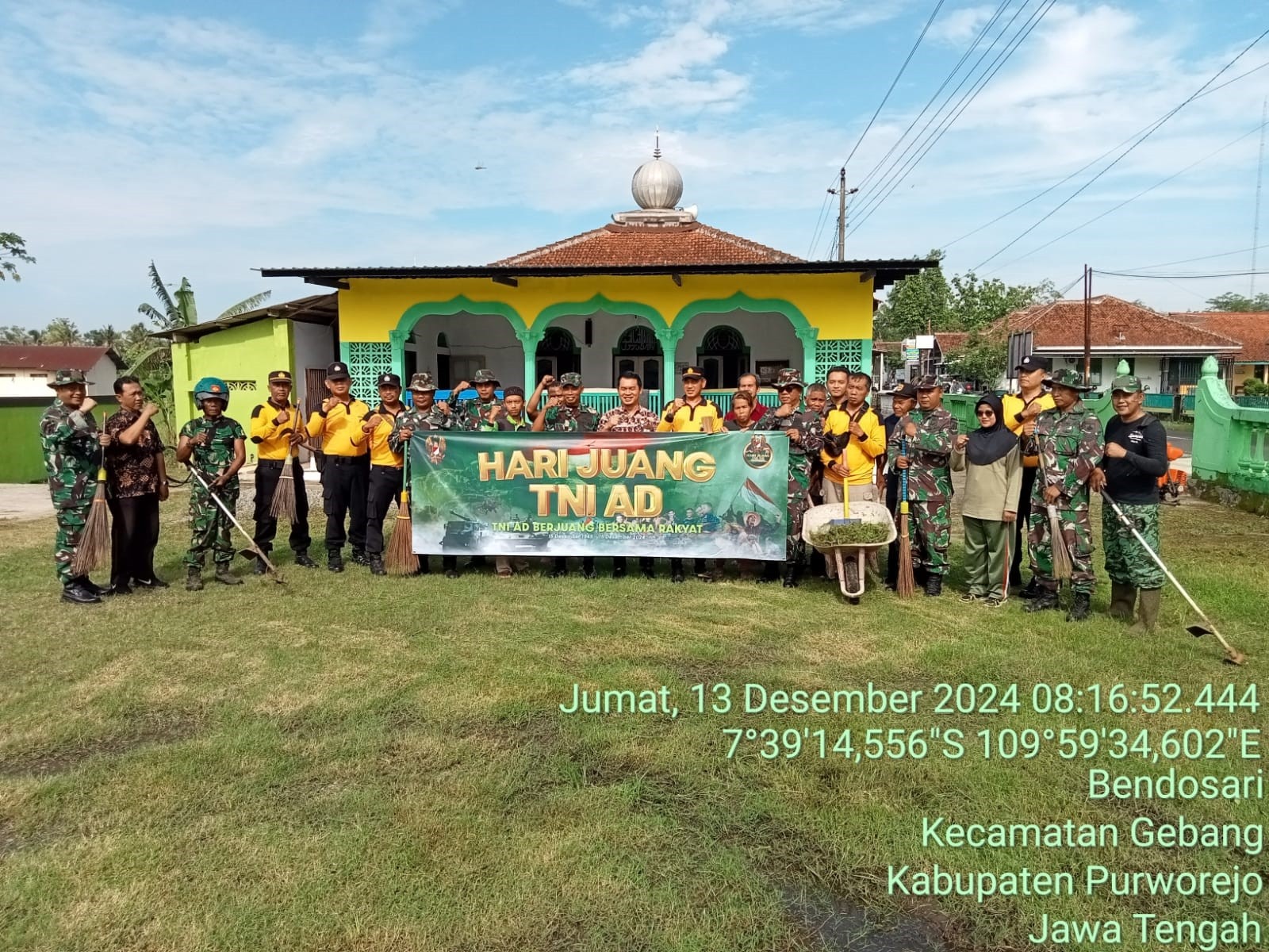 CAMAT GEBANG IKUTI KARYA BHAKTI HARI JUANG KARTIKA 2024 DI LINGKUNGAN MASJID JAMI\