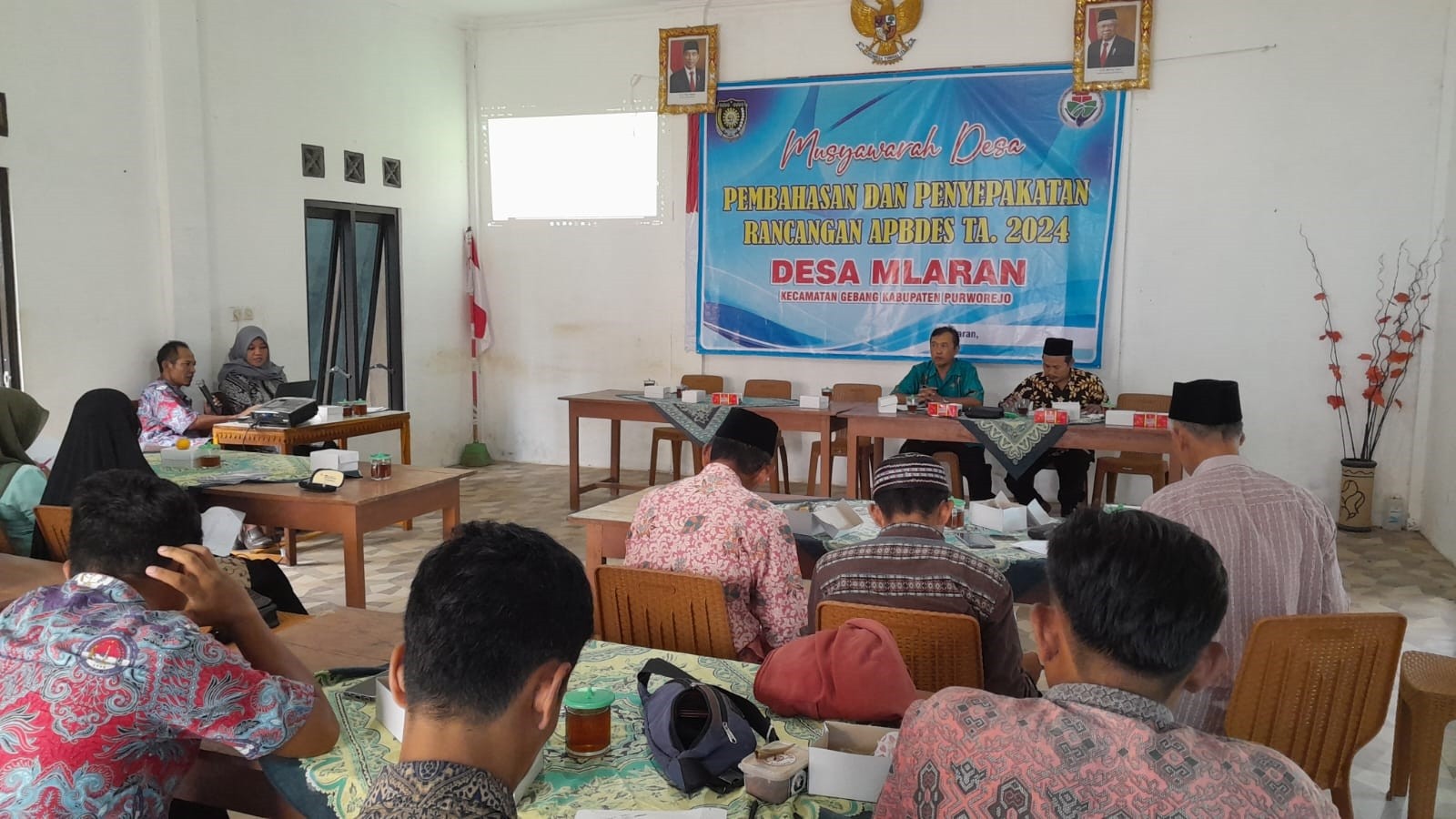 MONITORING MUSDES PEMBAHASAN DAN PENYEPAKATAN RANCANGAN APBDES TAHUN 2024 DI DESA MLARAN KECAMATAN GEBANG