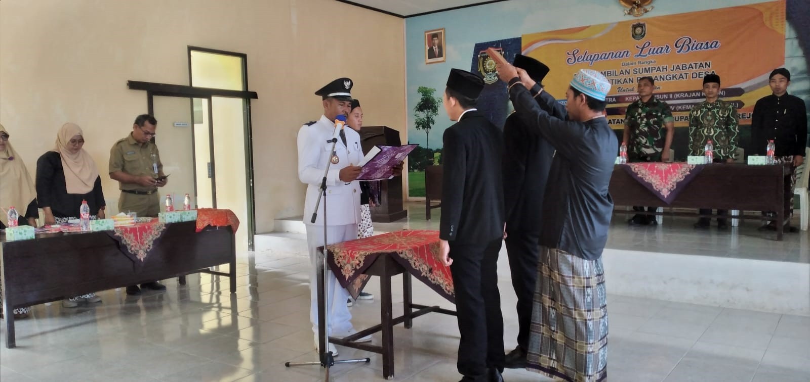 CAMAT GEBANG HADIRI PELANTIKAN 2 KEPALA DUSUN DI DESA GEBANG KECAMATAN GEBANG