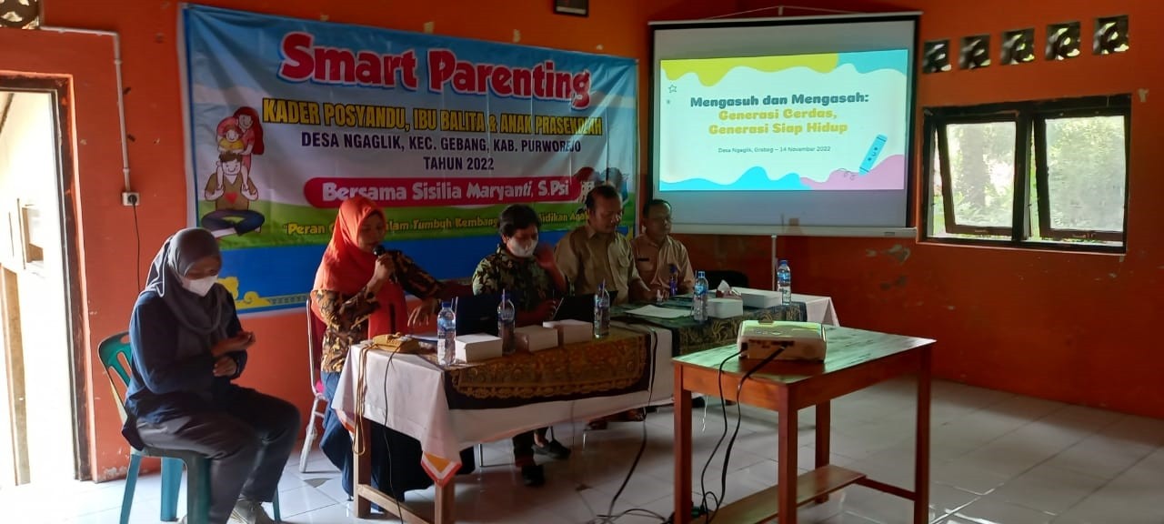 SMART PARENTING DI DESA NGAGLIK KECAMATAN GEBANG