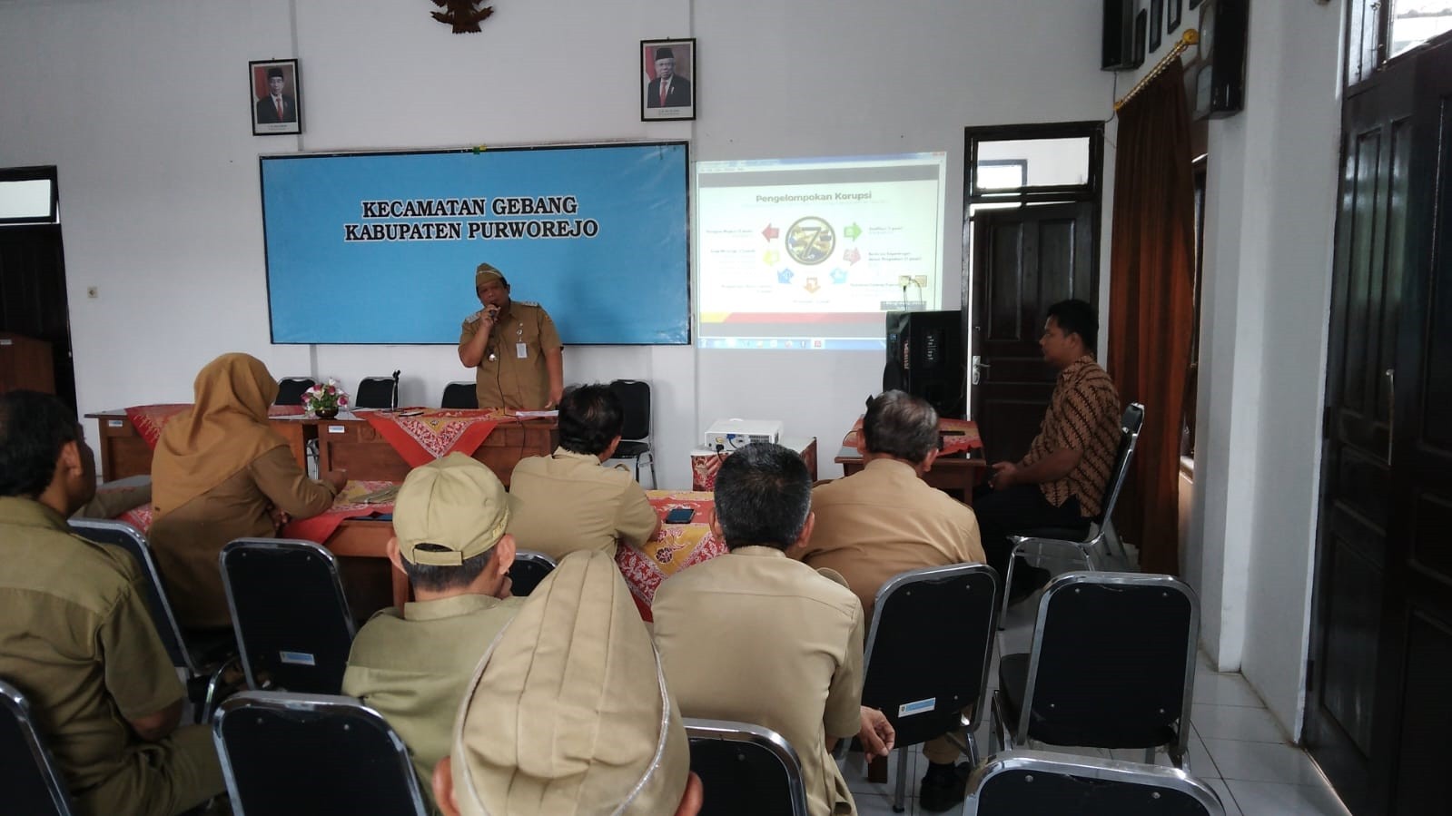 KARYAWAN-KARYAWATI KECAMATAN GEBANG IKUTI SOSIALISASI PROGRAM PENCEGAHAN KORUPSI