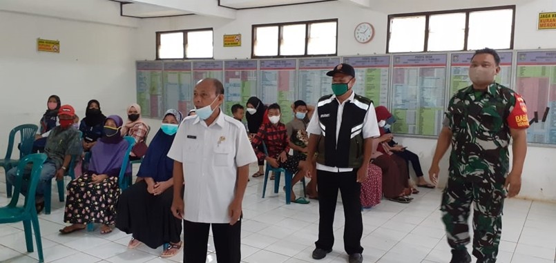 MEMANTAU KEGIATAN VAKSINASI DI DESA WONOTOPO